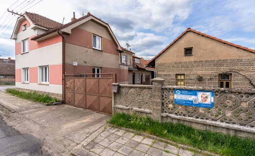 Fotografie nemovitosti - Prodej domu s dvěma bytovými jednotkami, stodolou a ještě s výměnkem, Lovčice okr.Hradec Králové