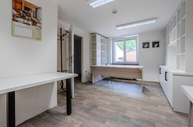 Prodej objektu k podnikání a bydlení, ulice Přátelství Praha 10 Uhřiněves