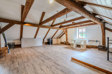 Prodej objektu k podnikání a bydlení, ulice Přátelství Praha 10 Uhřiněves