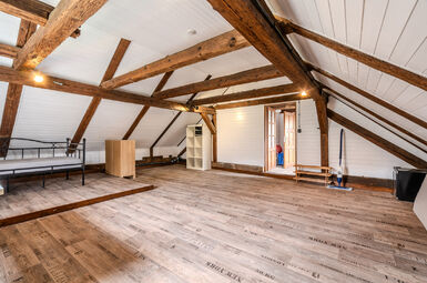 Prodej objektu k podnikání a bydlení, ulice Přátelství Praha 10 Uhřiněves