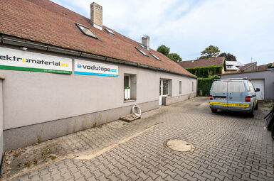 Prodej objektu k podnikání a bydlení, ulice Přátelství Praha 10 Uhřiněves