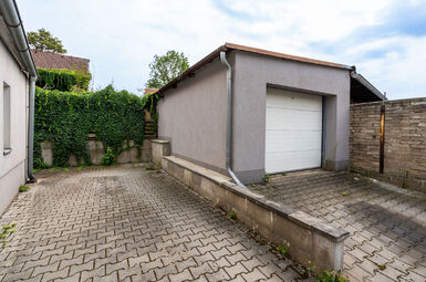 Prodej objektu k podnikání a bydlení, ulice Přátelství Praha 10 Uhřiněves