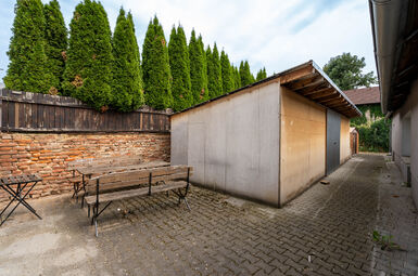 Prodej objektu k podnikání a bydlení, ulice Přátelství Praha 10 Uhřiněves