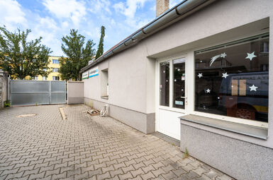 Prodej objektu k podnikání a bydlení, ulice Přátelství Praha 10 Uhřiněves