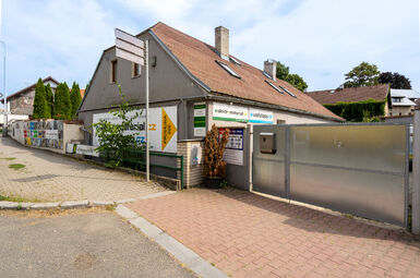 Prodej objektu k podnikání a bydlení, ulice Přátelství Praha 10 Uhřiněves