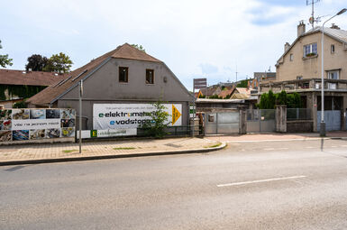 Prodej objektu k podnikání a bydlení, ulice Přátelství Praha 10 Uhřiněves