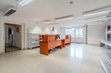 Prodej objektu k podnikání a bydlení, ulice Přátelství Praha 10 Uhřiněves