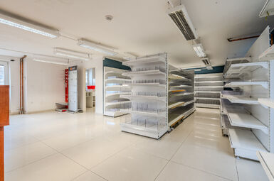 Prodej objektu k podnikání a bydlení, ulice Přátelství Praha 10 Uhřiněves